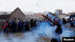 Demonstrators clash with security forces during a protest demanding early elections and the release of jailed former president Pedro Castillo, near the Juliaca airport, in Juliaca, Peru, on January 9, 2023.