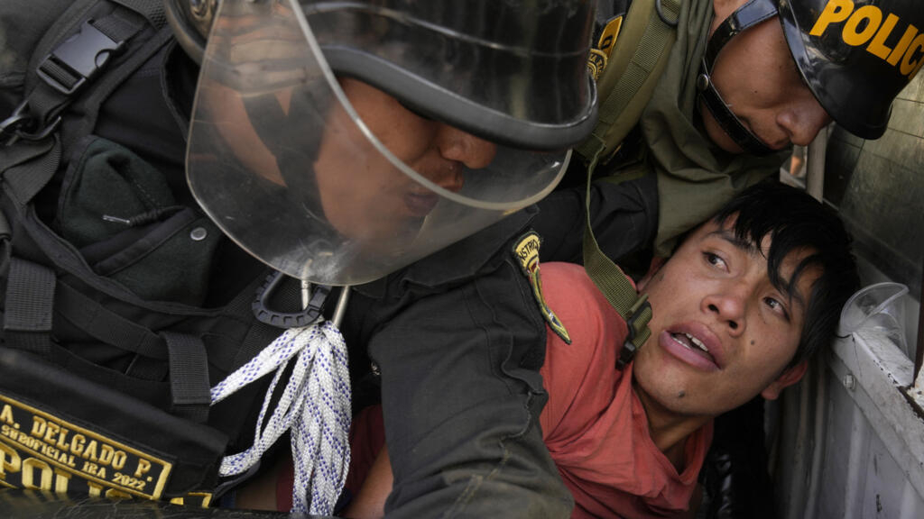 The police enter the University of San Marcos, the Pope calls for "no more deaths"