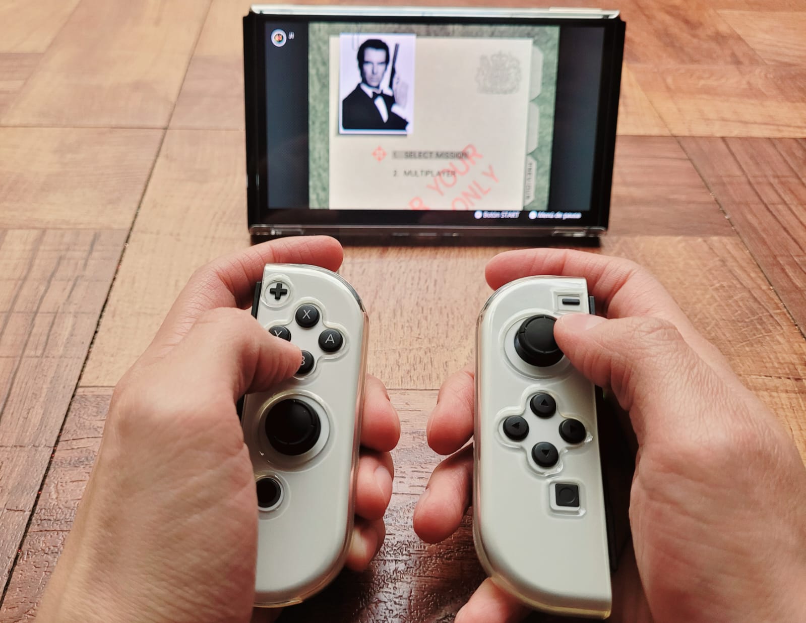 This is how you should grab the Joy-Con