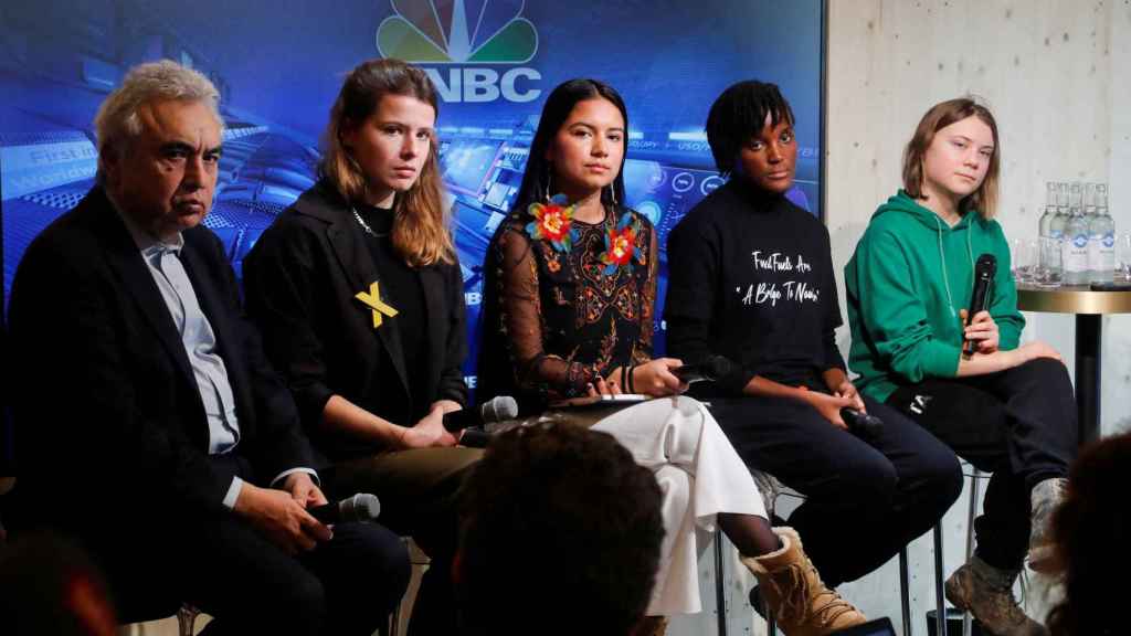 Youth climate activists Greta Thunberg, Vanessa Nakate, Helena Gualinga and Luisa Neubauer participate in a discussion on Treating the climate crisis as a crisis with Fatih Birol.