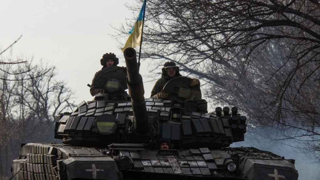 Ukrainian soldiers in Bakhmut.