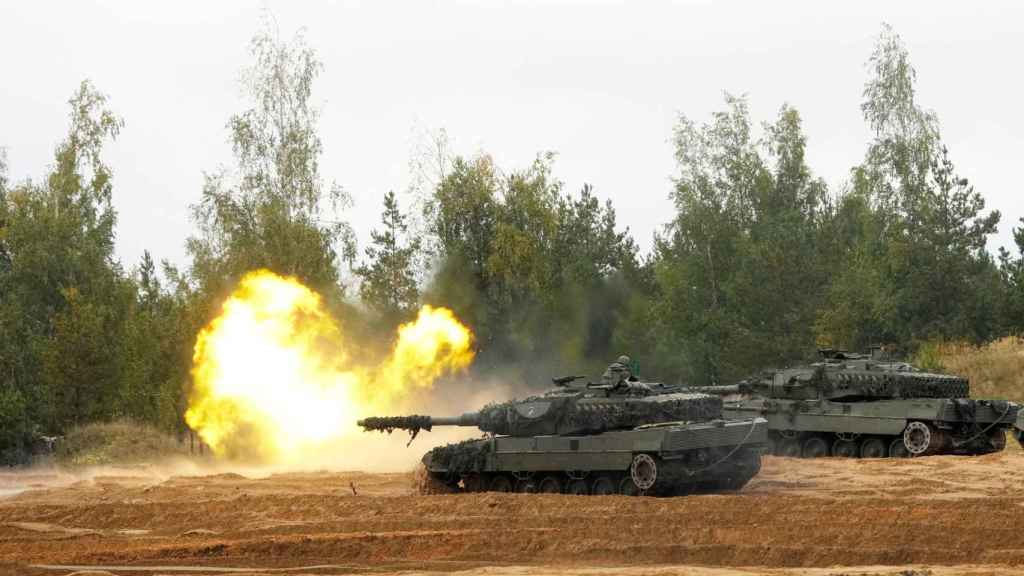 A Leopard 2 tank.