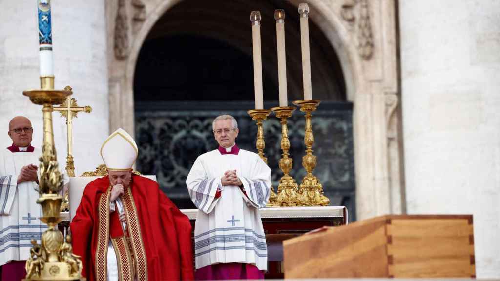 Francis I presides over the funeral of Benedict XVI.