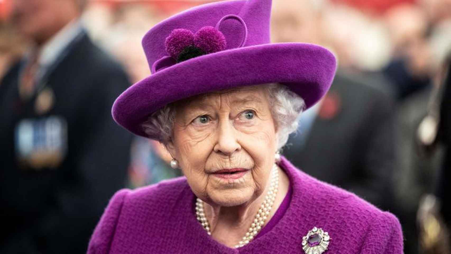 A 21-year-old man pleads guilty to attempting to kill Elizabeth II with a crossbow in 2021