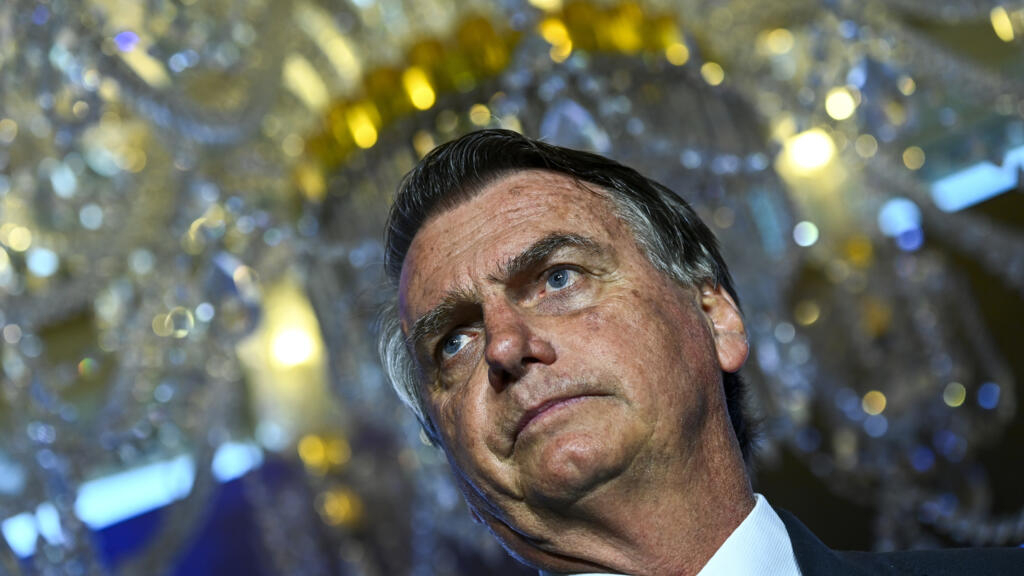 Bolsonaro says he wants to return to Brazil "in the coming weeks"