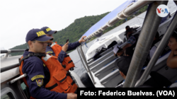 Colombian Marine Corps inspecting vessels in the port of Necoclí.  Photo: Federico Buelvas.