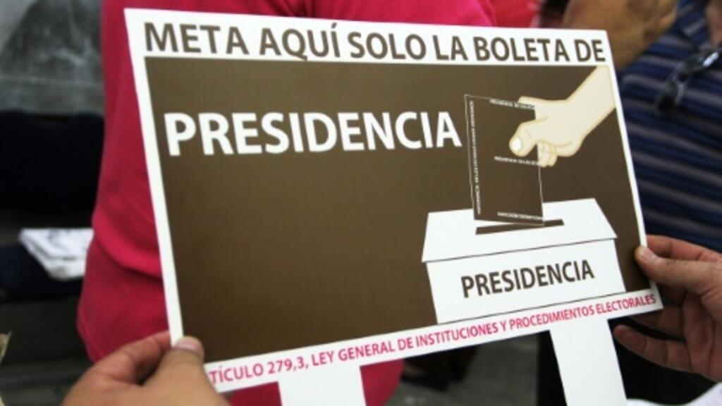 Democratic institutions are in danger in Mexico say US congressmen