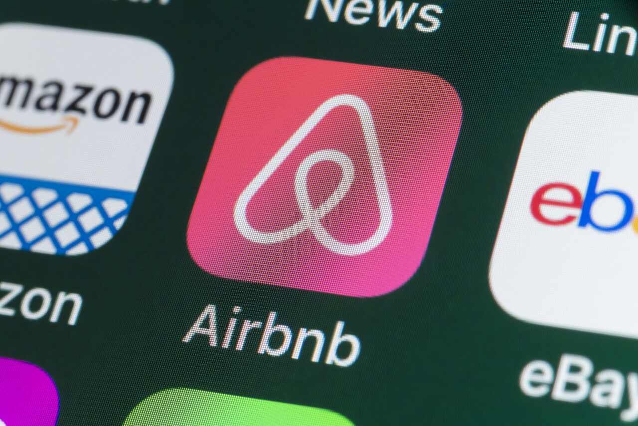 Digital nomads boost Airbnb: its shares rise 10%