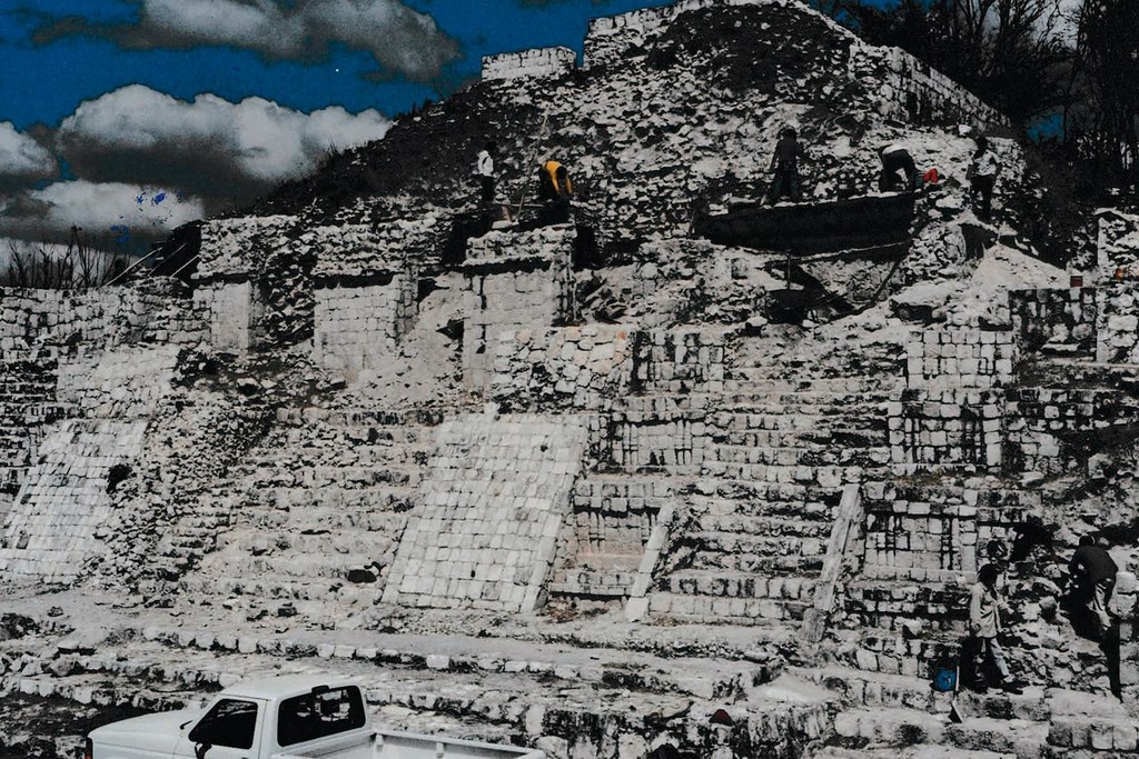 Guatemalan refugees participate in restoration work at the Edzná archaeological site in 1994.