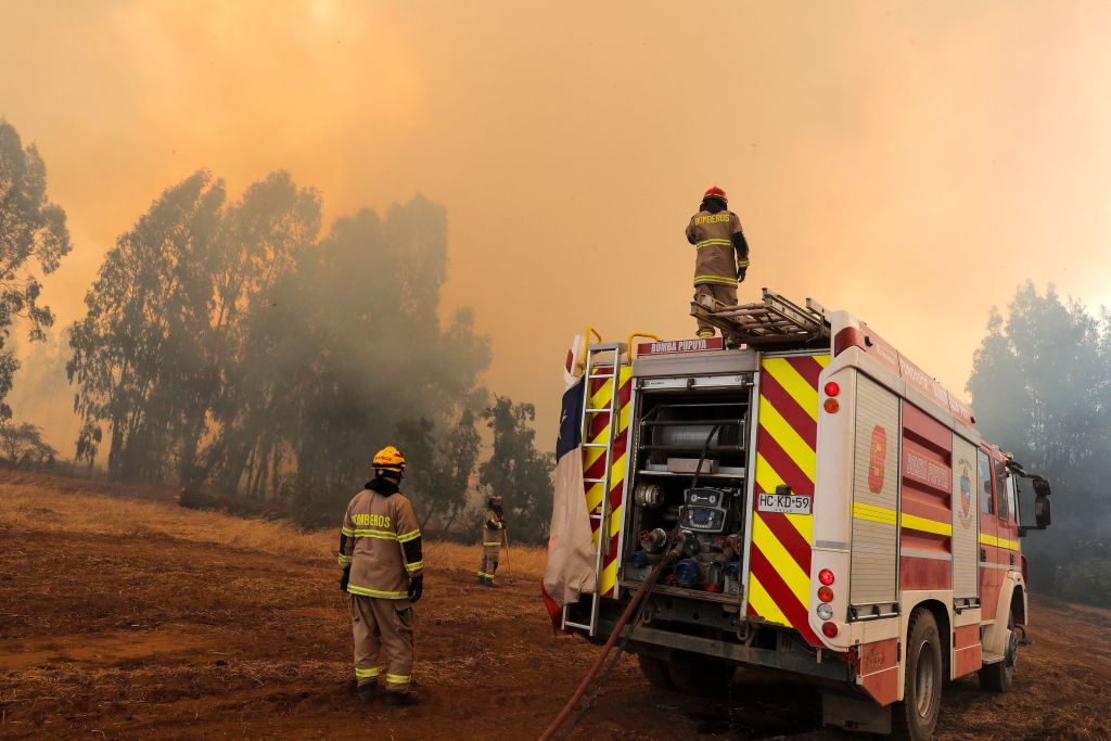 In Chile, the fight against more than 70 active forest fires continues