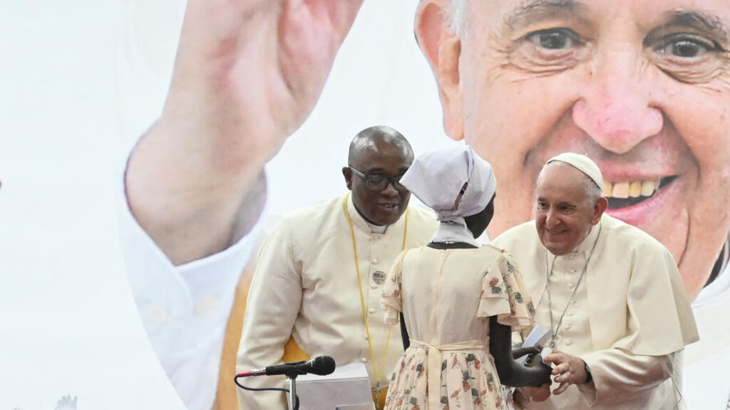 In South Sudan, the Pope calls for "dignity" for those displaced by the civil war