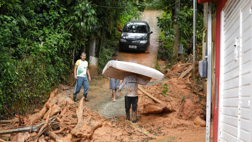 Lula visits the storm zone and seeks a political alliance to face the crisis