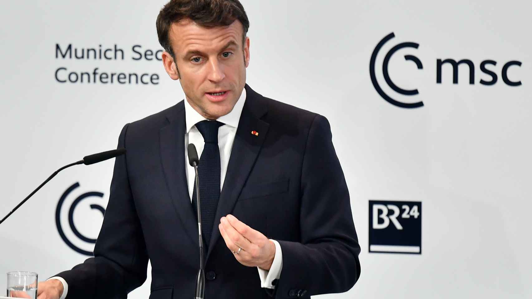 Macron calls for a Ukrainian "counteroffensive" that forces Russia to talk