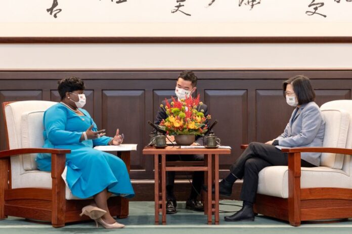 Minister of Saint Vincent and the Grenadines is received by Taiwan