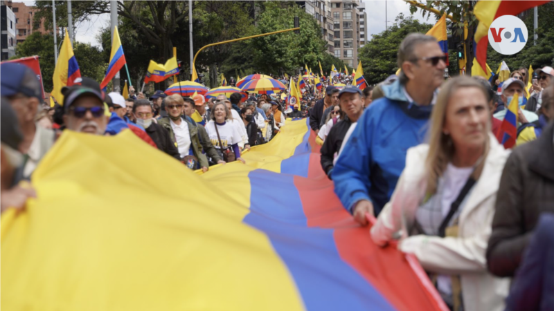 Opposition marches against the proposals of President Gustavo Petro