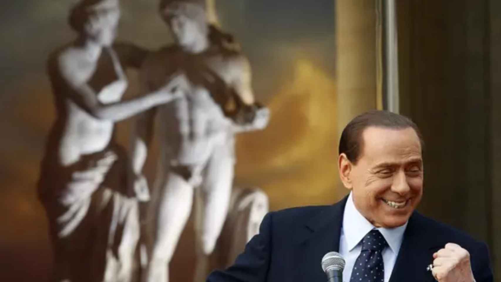 Silvio Berlusconi, acquitted of buying the silence of the women who attended his 'bunga-bunga' parties