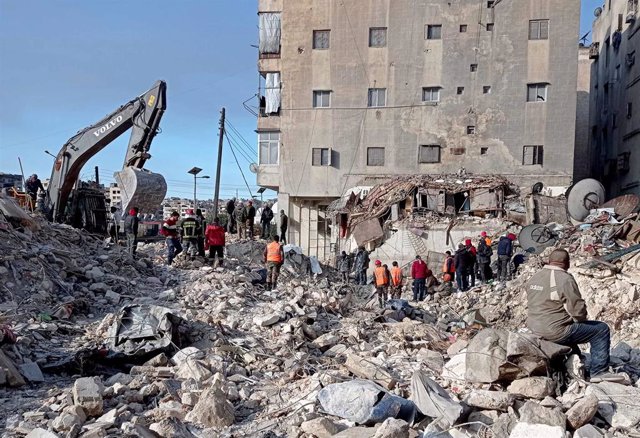 Search and rescue work after the collapse of a building in the Syrian city of Aleppo due to the earthquakes in Turkey