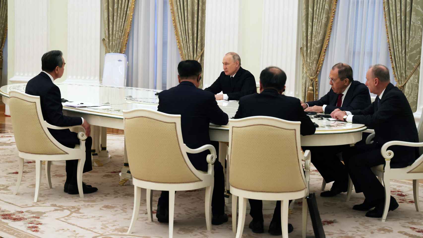 The President of Russia, Vladimir Putin, during the meeting in Moscow with the head of Chinese diplomacy, Wang Yi.