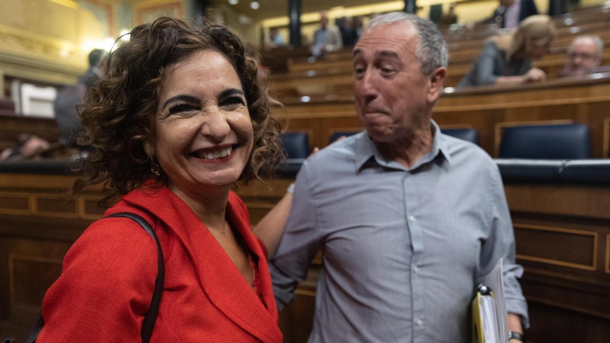 The Minister of Finance, María Jesús Montero, and the spokesperson for Compromís in Congress, Joan Baldoví