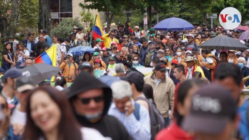 Thousands of Colombians take to the streets in support of the reforms of President Petro