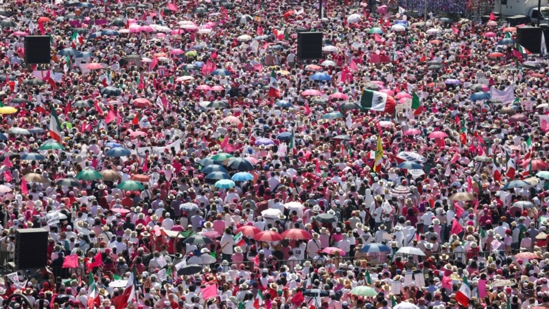 Thousands of Mexicans protest against electoral reform promoted by López Obrador