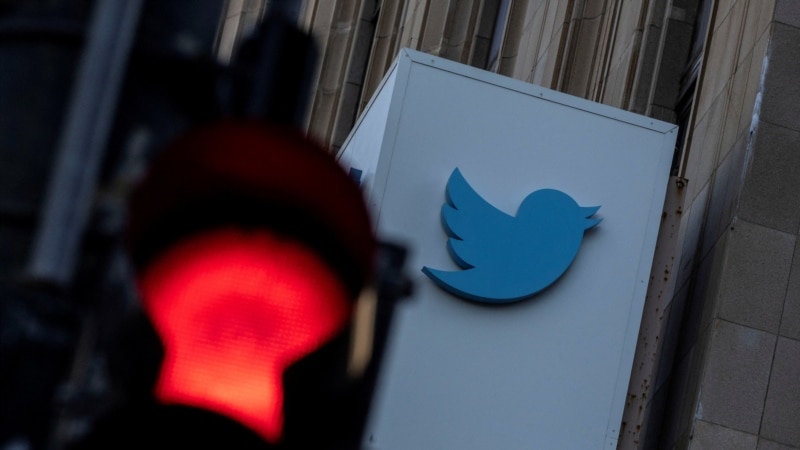Twitter lays off 10% of the current workforce