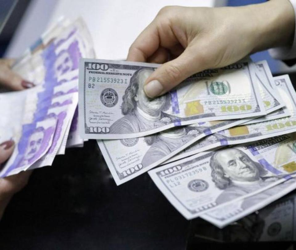 Weight vs.  dollar: Colombian currency was revalued at $161.50 in January