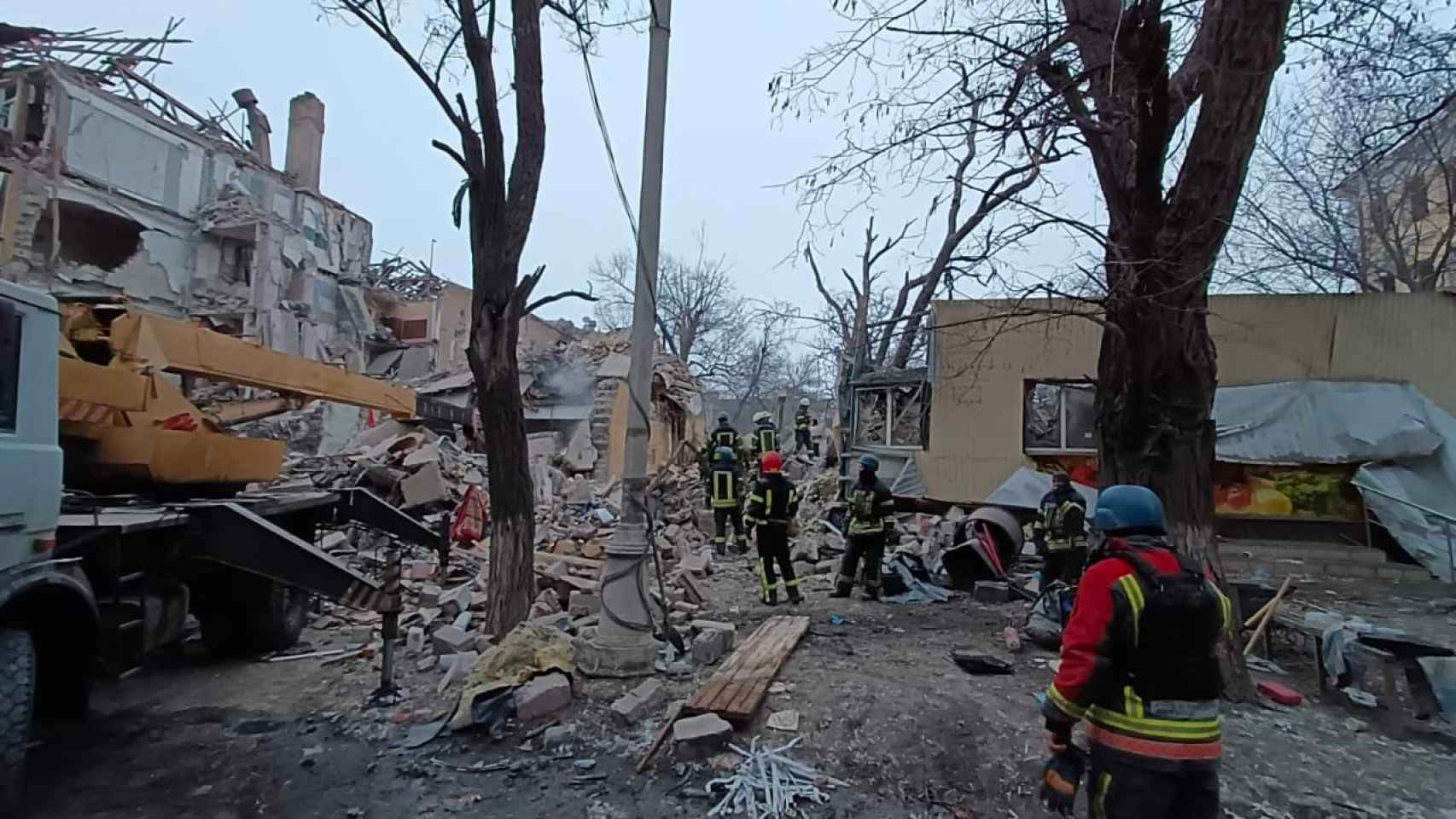 Zaporizhia neighborhood hit by one of the Russian cruise missiles in the attack on Friday.