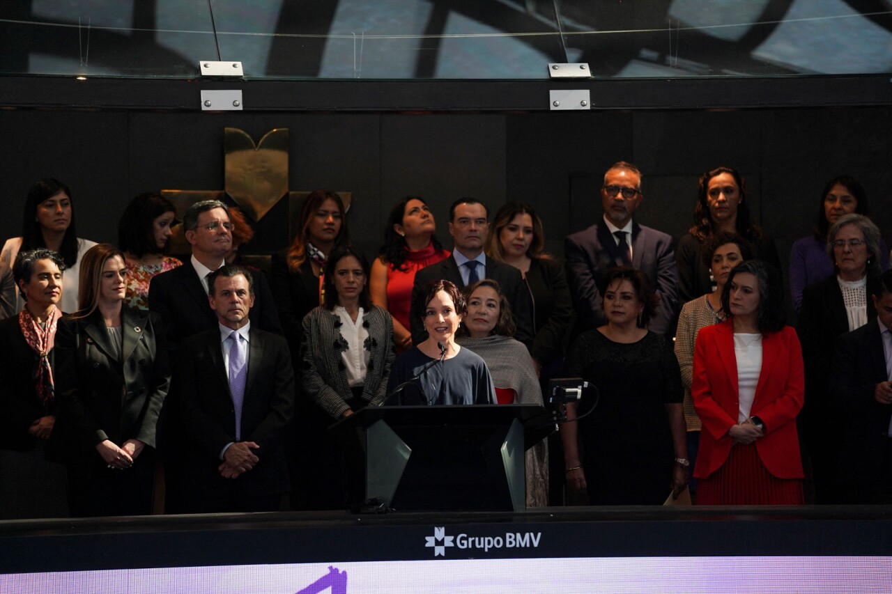 8M: Banxico deputy governors request access to technology for women