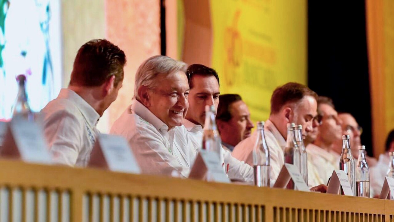AMLO to banks: "continue to obtain legitimate and reasonable profits"