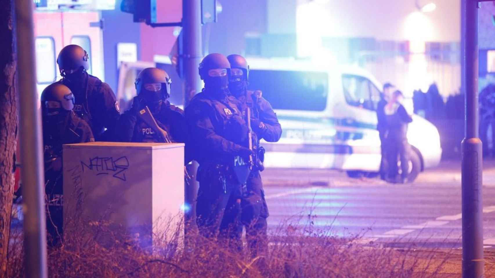 At least 7 dead and 30 injured in an attack on a Jehovah's Witness church in Hamburg