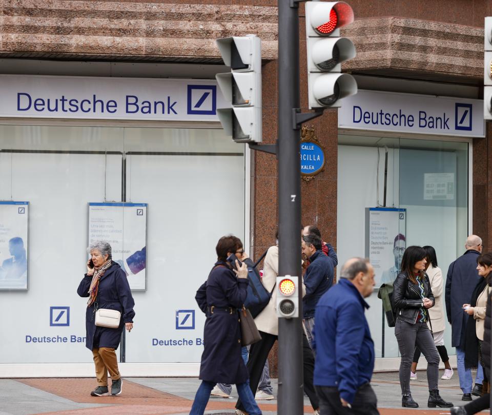 Banking fear grows after fall of German bank Deutsche Bank