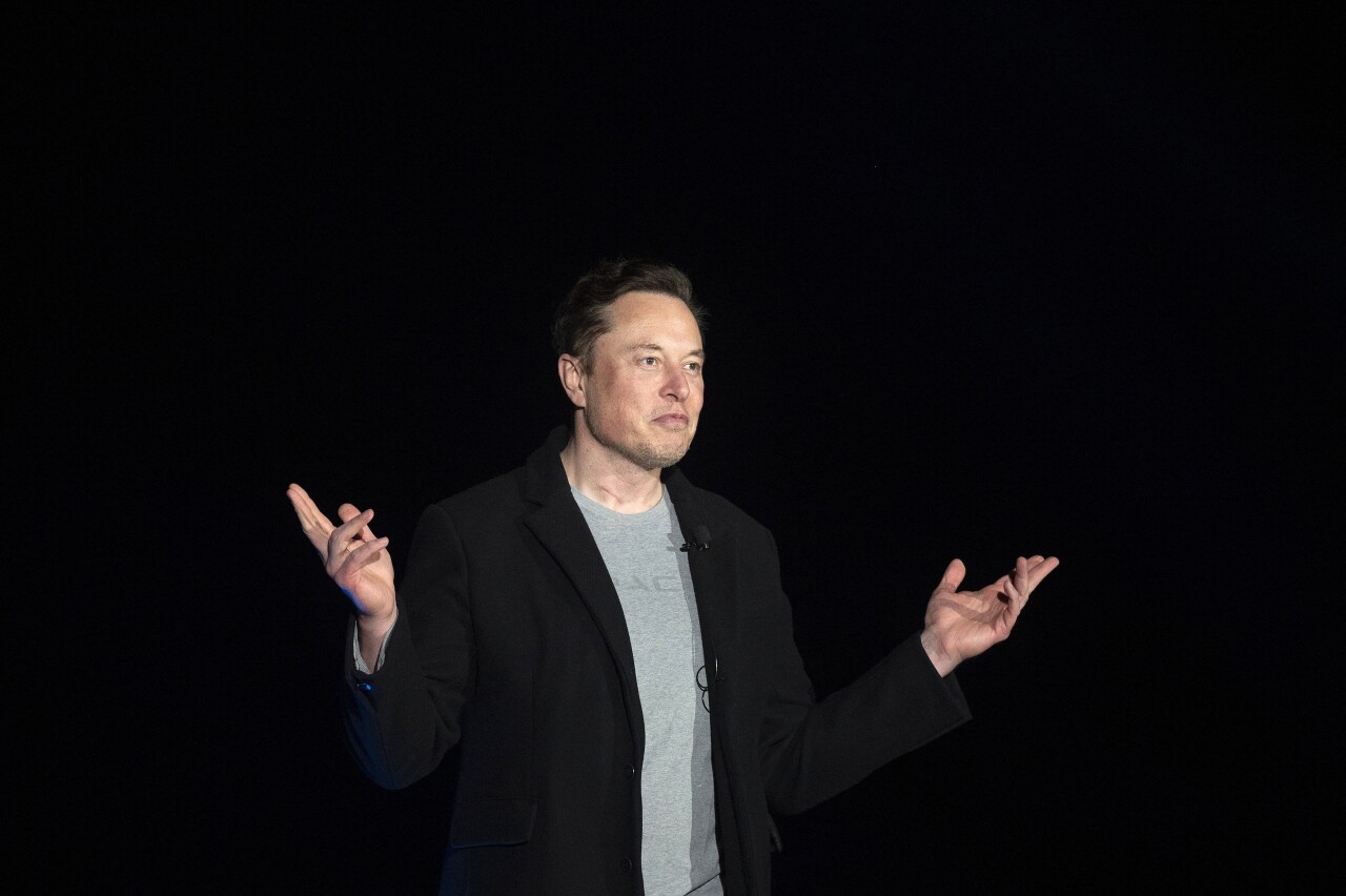 Elon Musk estimates that Twitter is worth less than half of what he paid to acquire it