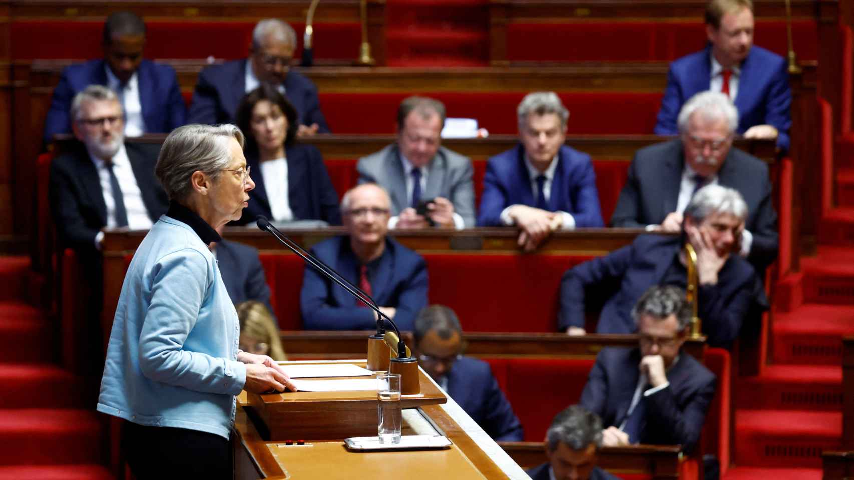 Macron survives the motion after a fierce debate and saves his controversial pension reform