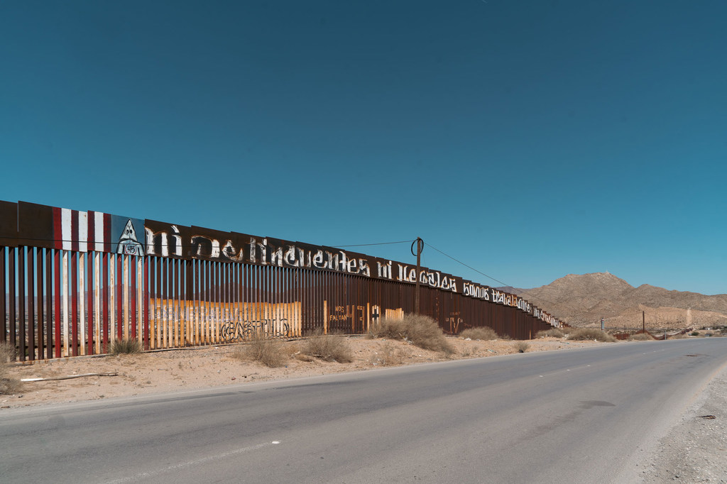 A sign on the border wall in Ciudad Juárez, in the Mexican state of Chihuhua and El Paso, in Texas, USA.