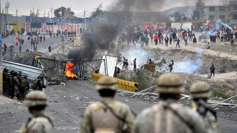 Police station and court set on fire during protests in Peru