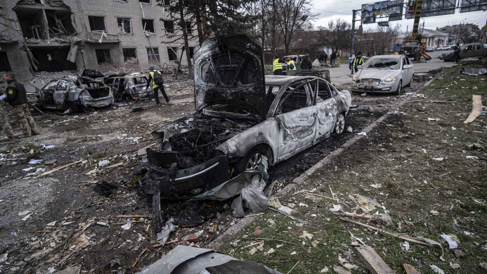 The street where the Sloviansk Recruitment Center was located, Monday morning, after the Russian bombardment with S-300 missiles reduced several buildings to rubble.