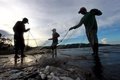 The Philippines asks the US and Japan for help in combating an oil spill