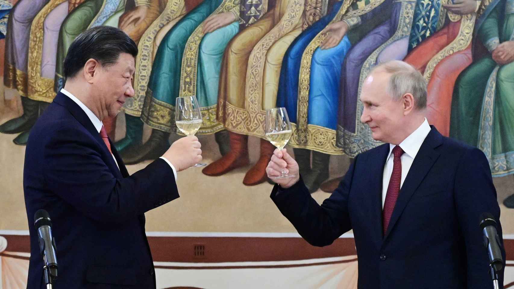 Russian President Vladimir Putin and Chinese President Xi Jinping attend a reception at the Kremlin in Moscow, Russia, March 21, 2023.