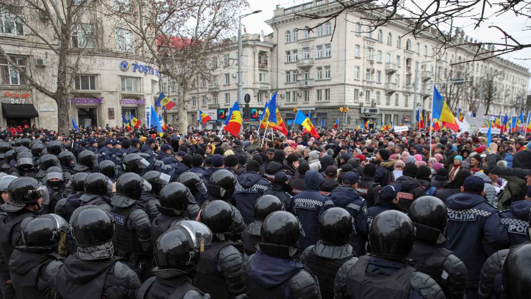 Moldovan citizens demonstrate in the capital, Chisinau.