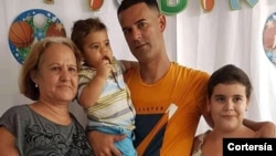 Liset Fonseca, together with her son Roberto Pérez Fonseca, sentenced to 10 years in prison for participating in the protests on July 11, 2021 in the province of Mayabeque, Cuba.  Photo: courtesy.