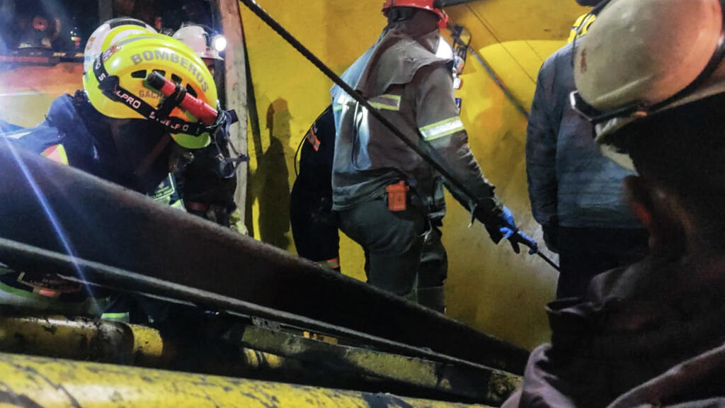 at least 11 workers die and 10 are trapped after explosion in a mine