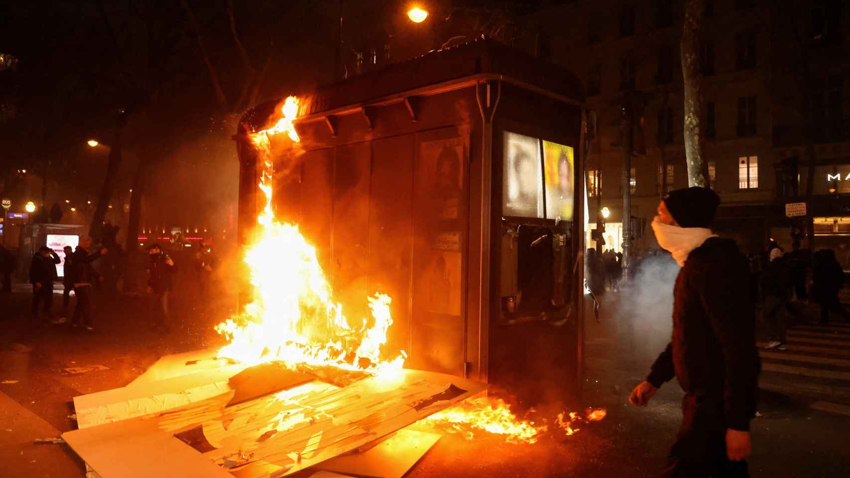 Image of the streets of Paris on the ninth day of protests against Macron's pension reform.