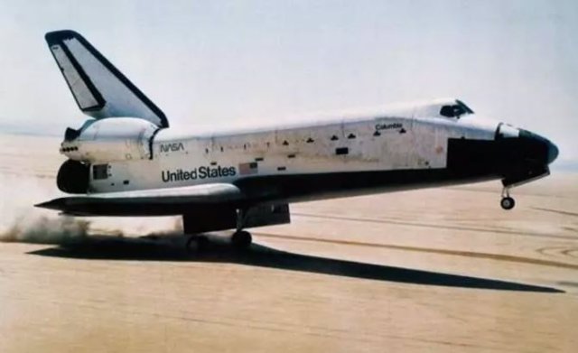 Shuttle Columbia on its first landing