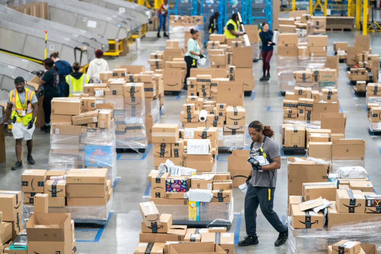 Amazon exceeds earnings expectations and grows 21%