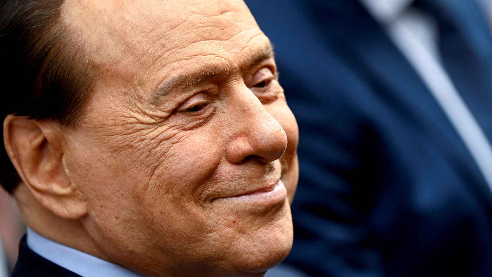 Berlusconi remains in the ICU with a stable prognosis and is "responding to treatment"