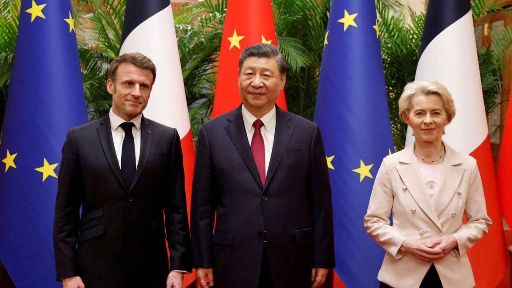 French President Emmanuel Macron, his Chinese counterpart, Xi Jinping, and the President of the European Commission, Ursula von der Leyen, on April 6 in Beijing.