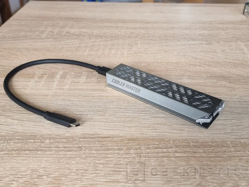 Geeknetic Cooler Master Oracle Air Review M.2 NVMe to USB-C 1