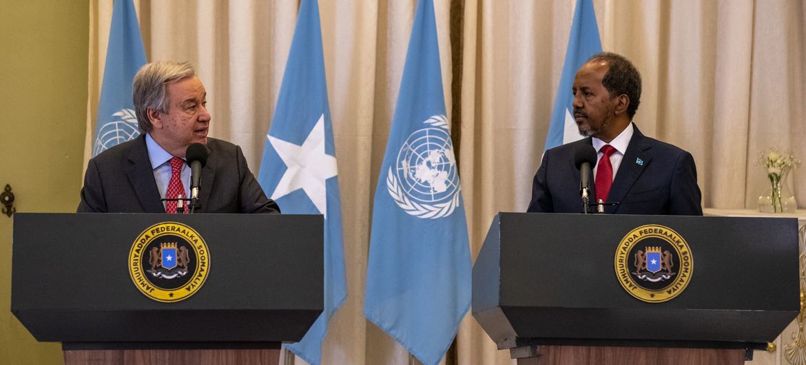 The Secretary General, António Guterres (left), meets with the President of Somalia, Hassan Sheikh Mohamud, in Mogadishu, Somalia.