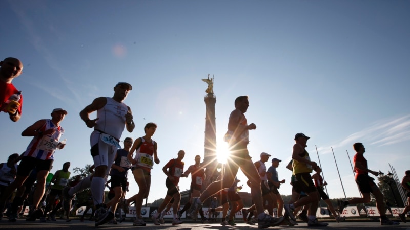 Marathon runners from Honduras and Spain are suspended for six months for exchanging test numbers